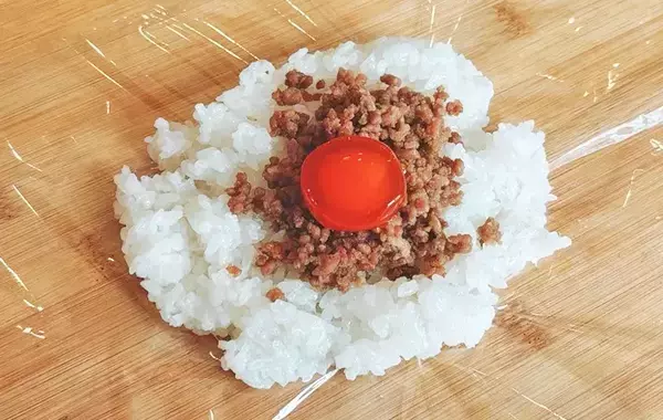 『すき焼のたれ』をたっぷり使って？　できたものに「宝石みたい」「食べた瞬間、感動！」