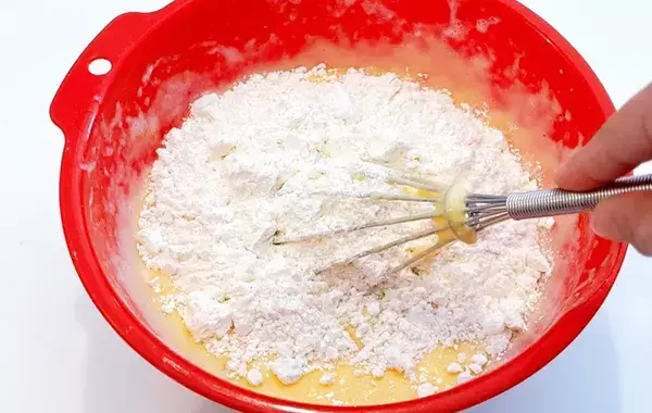 ホットケーキミックスに混ぜてみて！　モチモチにするコツに「弾力すごい」「腹持ちよし」