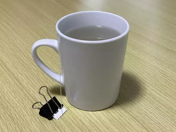 冷蔵庫のドアポケットにダブルクリップを挟んで？　日常生活が少し便利になる活用術