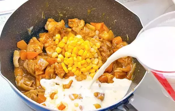 時短でカレーにコクを出す調理法　水の代わりに…「ビックリ」「子供がパクパク」