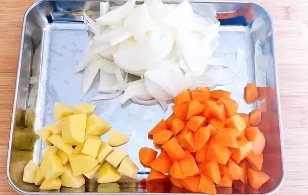 時短でカレーにコクを出す調理法　水の代わりに…「ビックリ」「子供がパクパク」