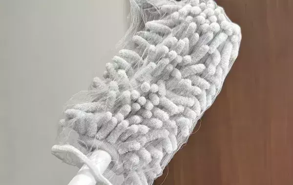 ハンディモップに排水口ネットをかぶせると？　試した結果に「コスパよし」「汚れにくい！」