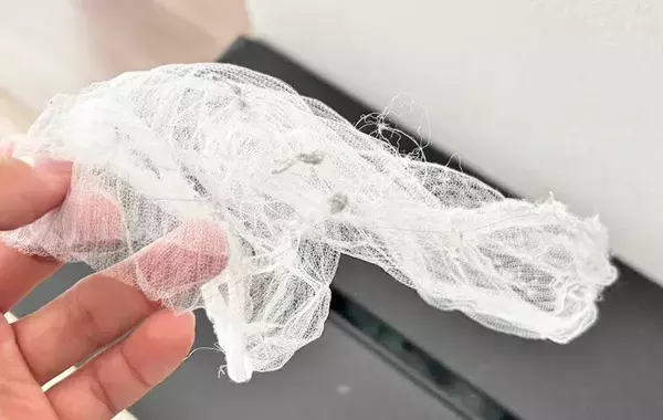 ハンディモップに排水口ネットをかぶせると？　試した結果に「コスパよし」「汚れにくい！」