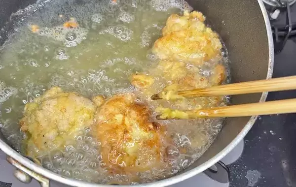 もう硬くならない！　鶏肉がやわらかくなる裏技に「ちょうど余ってた」