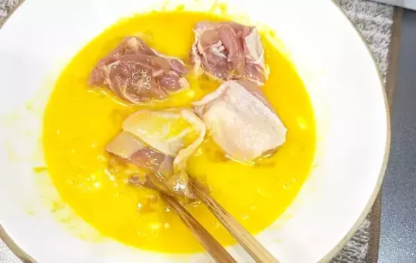 もう硬くならない！　鶏肉がやわらかくなる裏技に「ちょうど余ってた」