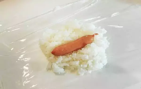 包んで焼いただけ！　丸大食品の肉巻きレシピに「発想が天才」「おにぎりを超えた」
