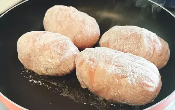 包んで焼いただけ！　丸大食品の肉巻きレシピに「発想が天才」「おにぎりを超えた」