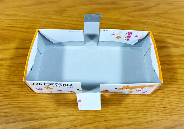 知ったらもう捨てません！　『ティッシュの空箱』をカットし、折り込むと…「収納箱に大変身！」