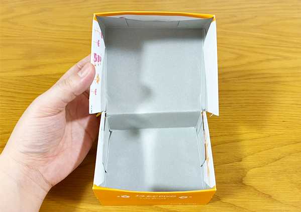 知ったらもう捨てません！　『ティッシュの空箱』をカットし、折り込むと…「収納箱に大変身！」