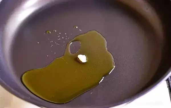 焼いたブロッコリーに加えたのは？　管理栄養士の『材料3つ』に目からウロコ