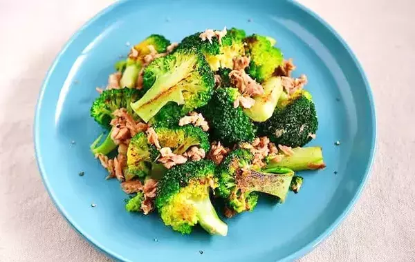 焼いたブロッコリーに加えたのは？　管理栄養士の『材料3つ』に目からウロコ