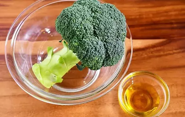 焼いたブロッコリーに加えたのは？　管理栄養士の『材料3つ』に目からウロコ