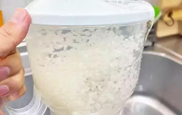 考えた人天才だろ！　ダイソーのキッチングッズに「便利すぎる」「画期的！」