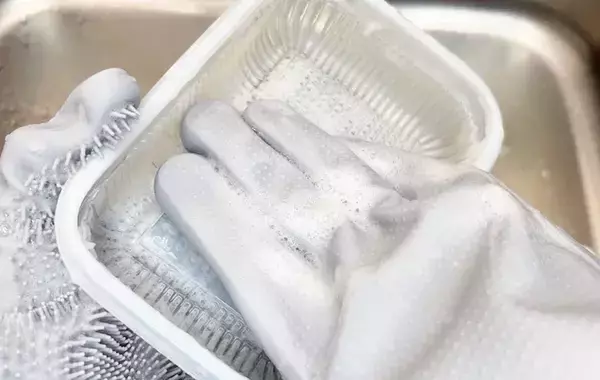 思った以上に便利だった…！　ダイソーで買った『手袋』が冬の悩みを解決した