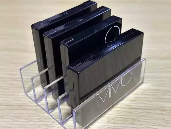 セリアの『デスク仕切りスタンドショート』があらゆるものに使えて便利！　活用法3選