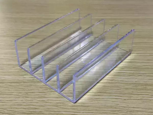 セリアの『デスク仕切りスタンドショート』があらゆるものに使えて便利！　活用法3選