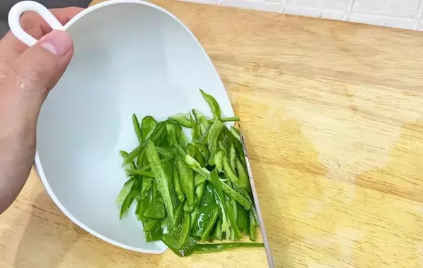 ニトリのキッチンアイテムに「頼もしい」　500円以下で料理がグッと楽になった理由