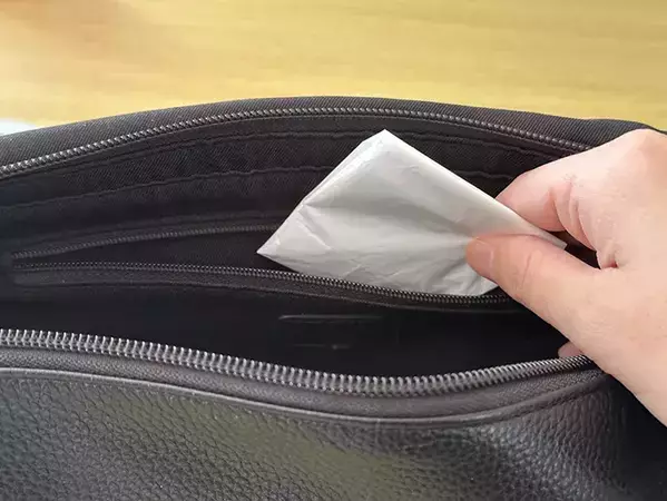 「三角折りよりコンパクト！」　ビニール袋を四角折りにする方法が？