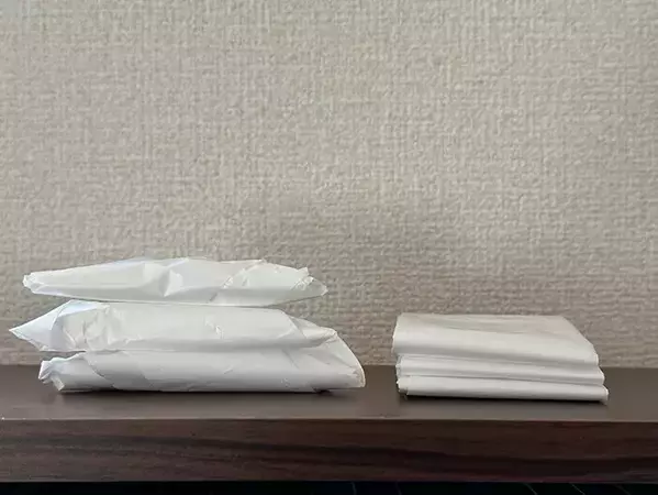 「三角折りよりコンパクト！」　ビニール袋を四角折りにする方法が？