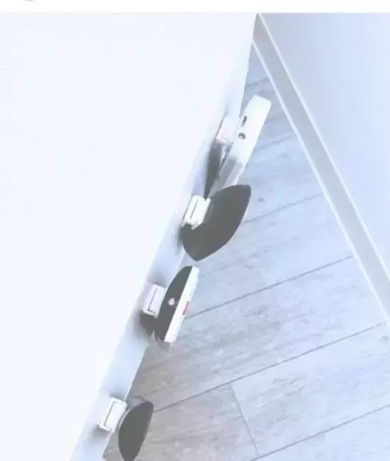 「こんな形、初めて見た！」　100均で見つけた『変形フック』の活用法