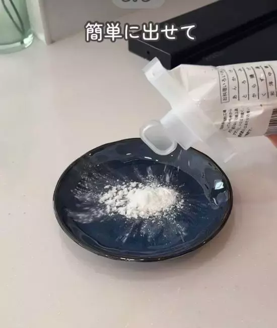 水筒の蓋の溝に『スポッ』　100円のおすすめブラシに「毎回イライラしてた…」