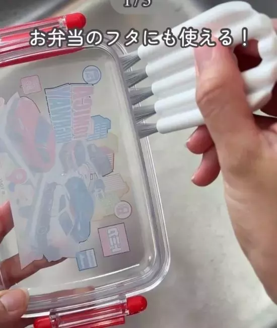 水筒の蓋の溝に『スポッ』　100円のおすすめブラシに「毎回イライラしてた…」