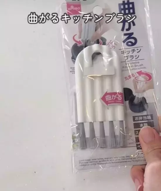 水筒の蓋の溝に『スポッ』　100円のおすすめブラシに「毎回イライラしてた…」