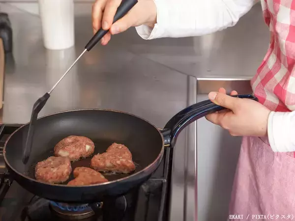 調理中、避けたほうがいい服装は？　意外と多い『事故』に「ゾッとする」