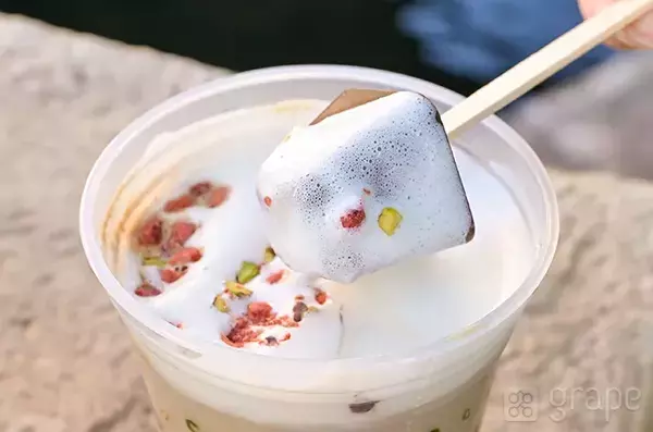 ディズニーシーの『カフェモカ』が熱々で…　付いてきたものを見て「そういうこと？」と納得！