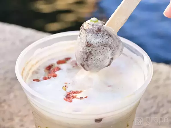 ディズニーシーの『カフェモカ』が熱々で…　付いてきたものを見て「そういうこと？」と納得！