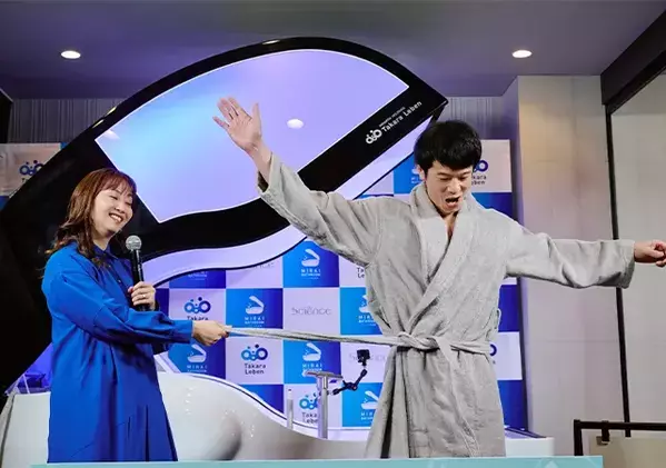 藤本美貴「未来っぽい！」と興奮　庄司智春が体験した “魔法の箱”がすごすぎた