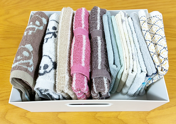 タオルの『ぐちゃぐちゃ』を防げる！　ブックエンドの『ひと味違う収納法』に「試して感動！」