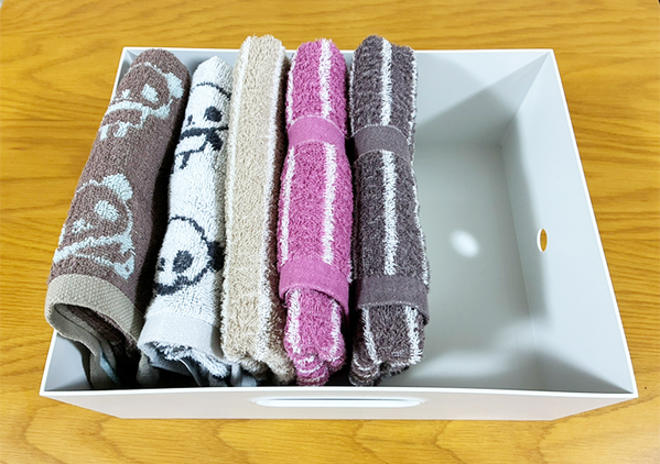 タオルの『ぐちゃぐちゃ』を防げる！　ブックエンドの『ひと味違う収納法』に「試して感動！」