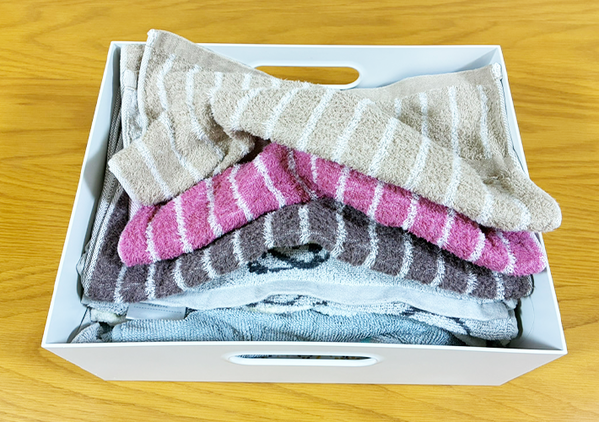 タオルの『ぐちゃぐちゃ』を防げる！　ブックエンドの『ひと味違う収納法』に「試して感動！」