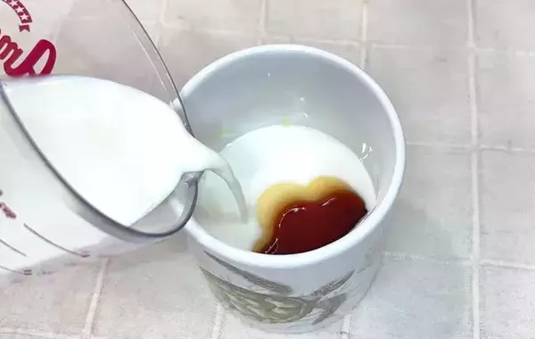 牛乳と一緒に温めたのは…？　簡単に作れるホットドリンクに「やさしい甘さ！」