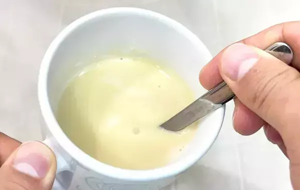 牛乳と一緒に温めたのは…？　簡単に作れるホットドリンクに「やさしい甘さ！」