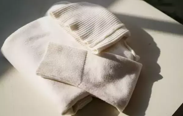 手でむしると、またできちゃう！？　ニットの毛玉を簡単に防ぐ方法【洗濯のプロ直伝】