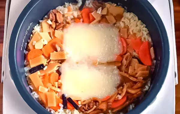 炊飯器に入れてみて！　切り餅の意外な活用法に「冷めてもOK」「もち米いらず」