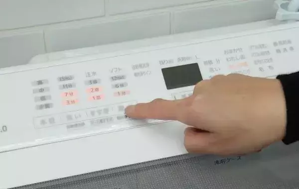 ニットをどうしてもハンガーで干したい時は？　プロが教える対処法に「伸びにくい」