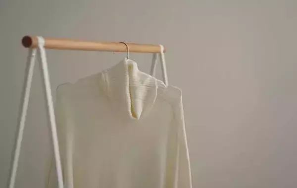 「普通に洗っただけなのに…」　ニットが縮む人に共通する『3つNG』とは？