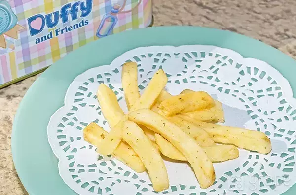 食べた瞬間、目に浮かんだ“料理”が…　ディズニーシーで見つけた『変わり種お菓子』に驚き！