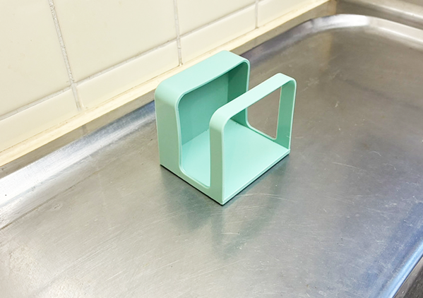 ダイソーのマグネット傘立てはこう活用する！　『じゃない使い方』に「もう手放せない！」