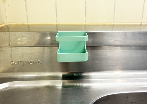 ダイソーのマグネット傘立てはこう活用する！　『じゃない使い方』に「もう手放せない！」