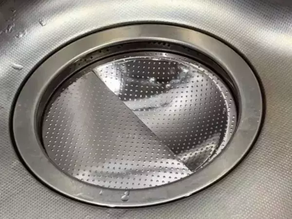 「ゴミ受けは捨てました」　排水口掃除を劇的に変えた『輪っか』に感動！