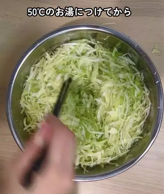 「キャベツは縦に切らないで」　上下半分にするメリットに「理にかなってる」