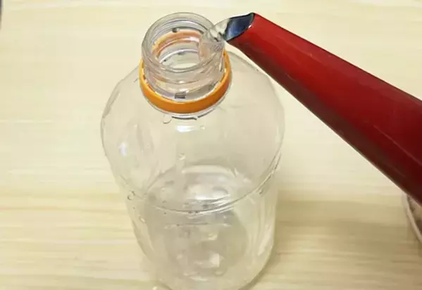 ペットボトルを布団に入れておくと…　寒い夜に布団を温めておく裏技