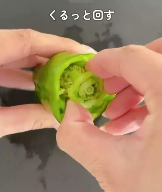 もうピーマンの種が飛び散らない！　切り方の工夫3選に「すごい」「次からコレ」