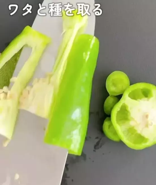 もうピーマンの種が飛び散らない！　切り方の工夫3選に「すごい」「次からコレ」