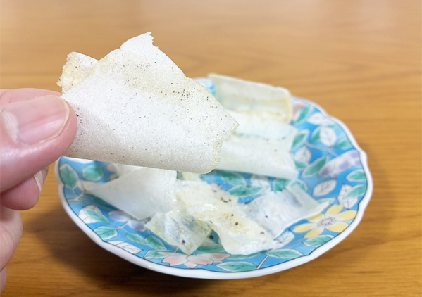 「考えた人天才」　フライパンに餅をスライドさせると…完成した『スナック菓子』が正解！