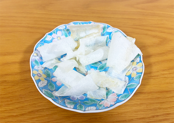 「考えた人天才」　フライパンに餅をスライドさせると…完成した『スナック菓子』が正解！